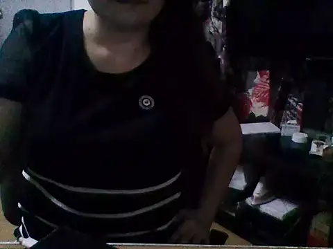 Živá chatovací místnost Hornywetmaturedmom