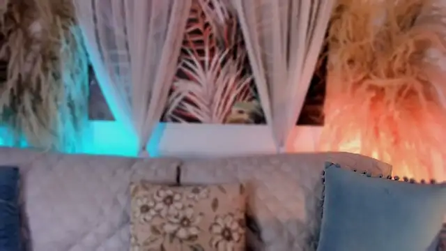 Chat soba uživo modela Nicolle_W