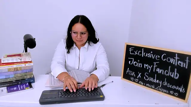 susy_angel Adlı Modelin Canlı Sohbet Odası