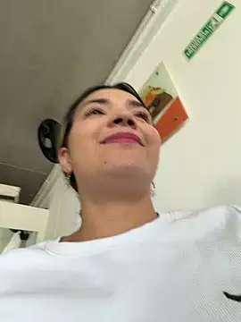 Sarita-candy Adlı Modelin Canlı Sohbet Odası