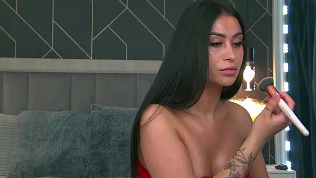 EmyLaveau Adlı Modelin Canlı Sohbet Odası