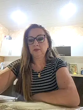 suzanara Adlı Modelin Canlı Sohbet Odası