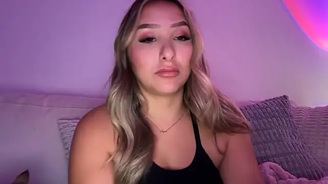 lustfulsmiles' Live Chat Room