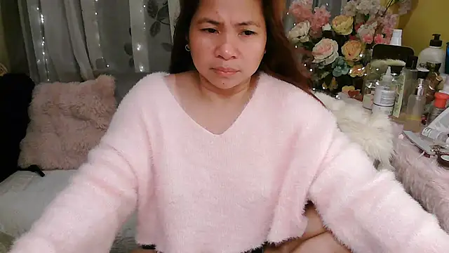 OhmyPinay Adlı Modelin Canlı Sohbet Odası