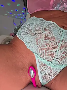 KristaCash Adlı Modelin Canlı Sohbet Odası