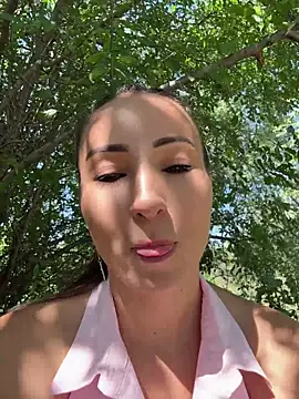 Wonder_Kari's Live Chat Room