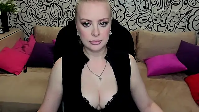 Hotdreamhere Adlı Modelin Canlı Sohbet Odası