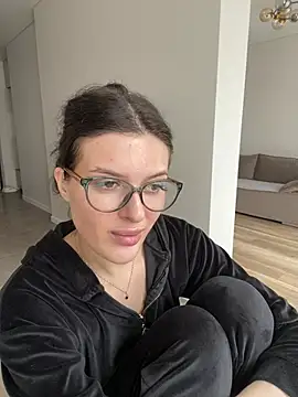 little_belucci's Live Chat Room