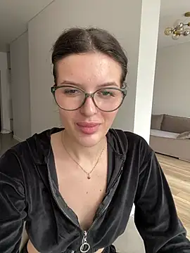 Živá chatovací místnost little_belucci