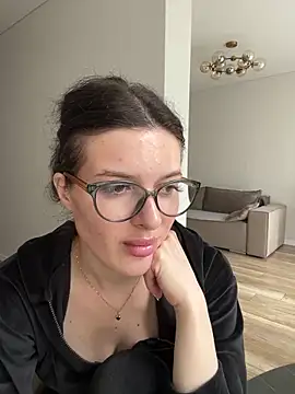 little_belucci Adlı Modelin Canlı Sohbet Odası