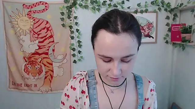 VeryVeryVeryShy_'s Live Chat Room