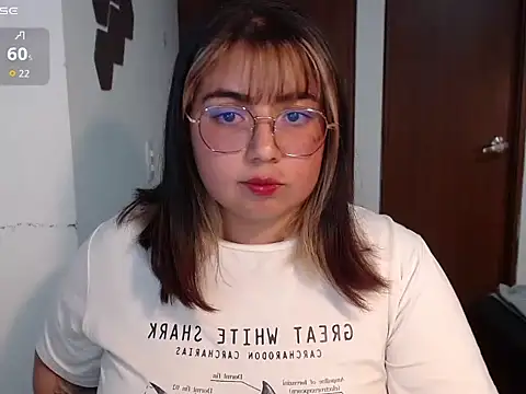 غرفة دردشة yini_angel المباشرة
