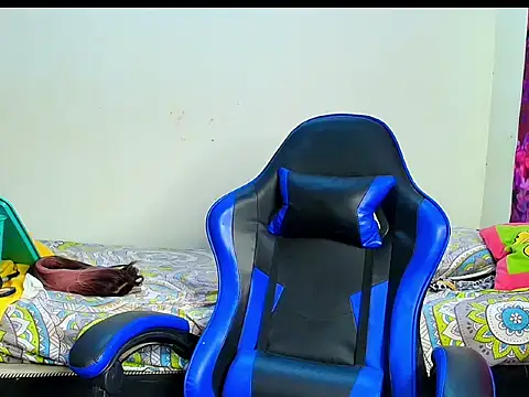 Karol_naughty Adlı Modelin Canlı Sohbet Odası