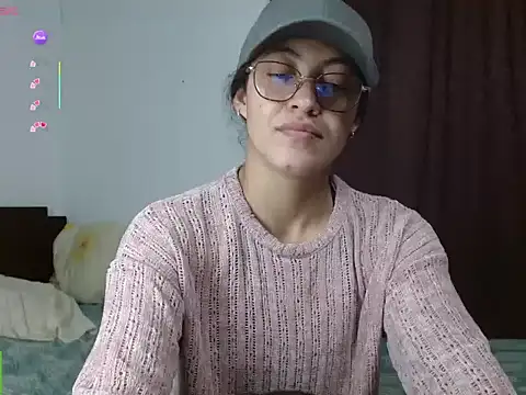 Amitlu_ Adlı Modelin Canlı Sohbet Odası