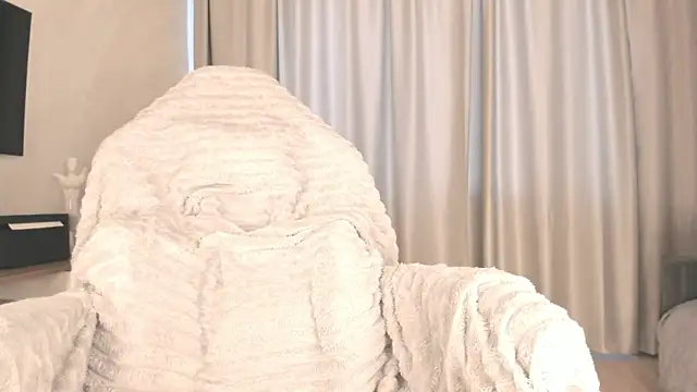 mia_lui's Live Chat Room