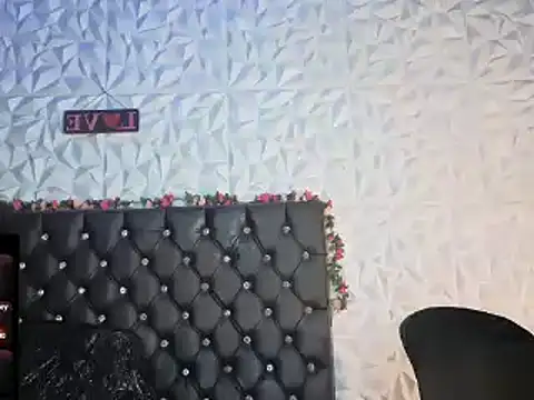 kittyhotass1 Adlı Modelin Canlı Sohbet Odası