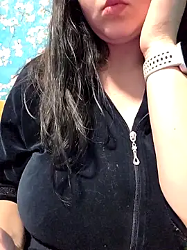 Rozaaaaforyoubigboobのライブチャットルーム