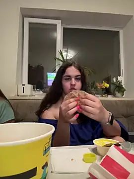 غرفة دردشة Rozaaaaforyoubigboob المباشرة