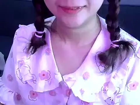 Bee_2k Cameră chat live