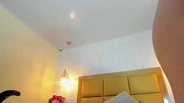 KEIMIRICCI Adlı Modelin Canlı Sohbet Odası