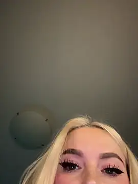 xDinnax's Live Chat Room