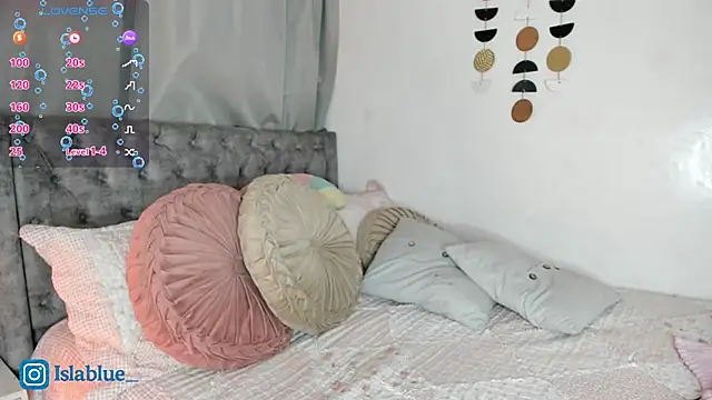 Islaa_Bluee Live chatroom