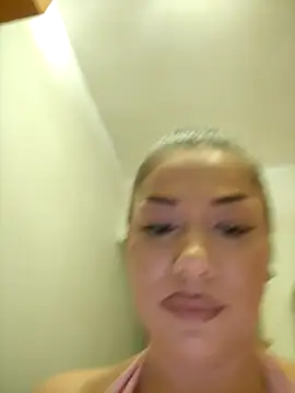 חדר צ'אט בשידור חי של Ella_sweety