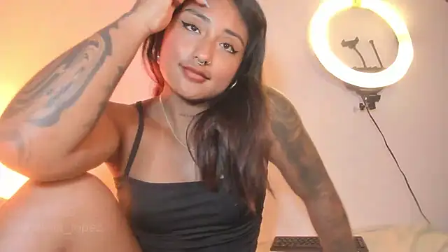 חדר צ'אט בשידור חי של Katharina_Lopez