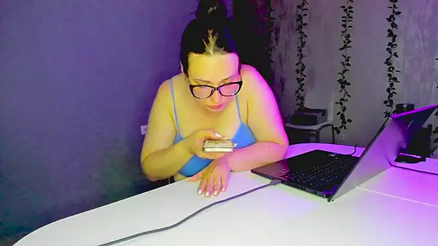 חדר צ'אט בשידור חי של Yesss_Lilith