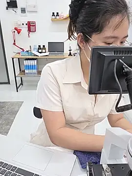 Chat soba uživo modela HinaLovely