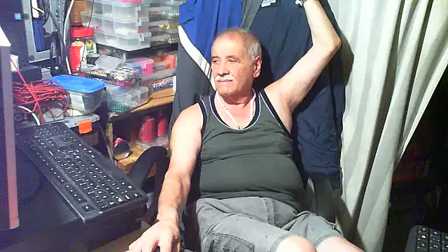 nonnomaturobisex's Live Sex Cam Show