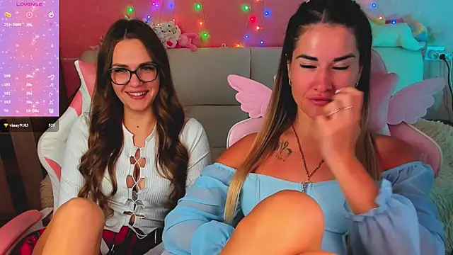חדר  צ'אט בשידור חי של hotty_girls_here