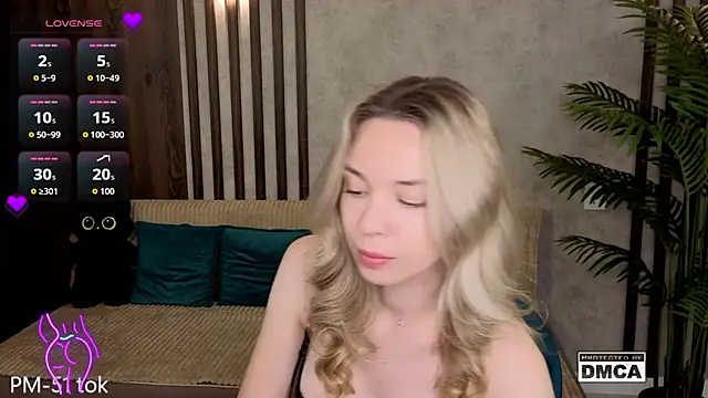 Holl1Would Adlı Modelin Canlı Sohbet Odası