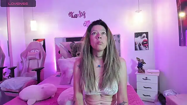 חדר צ'אט בשידור חי של Karly_moon