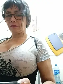 Pokój czatu na żywo – kelly_squirting