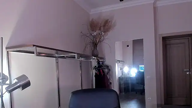 Mila_Anders Adlı Modelin Canlı Sohbet Odası
