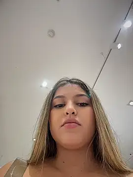 lunablossom_'s Live Chat Room