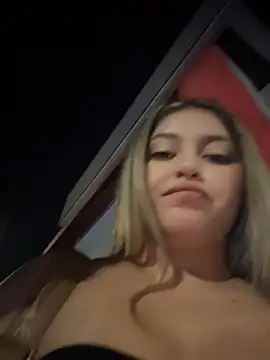 lunablossom_ Adlı Modelin Canlı Sohbet Odası