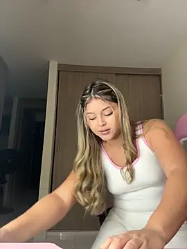 lunablossom_ Adlı Modelin Canlı Sohbet Odası