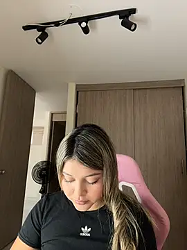 Sala de chat en directo de lunablossom_