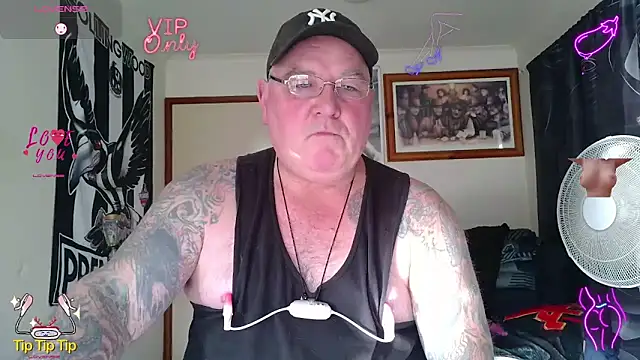 KINKYBLUEYES69 Videochat live