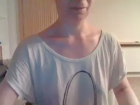 Lina_Belge Adlı Modelin Canlı Sohbet Odası