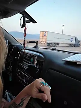 عرض كام SheIsSomething