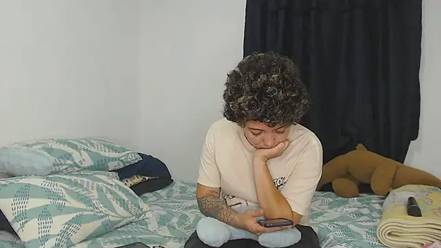 kathy_luisa's Live Chat Room