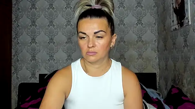 NicoletMoore Live Chatraum