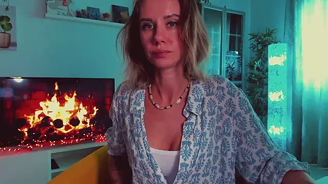 Seks show uživo modela trafka_murafka na kameri