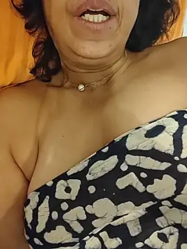 NakedMILFx Adlı Modelin Canlı Sohbet Odası