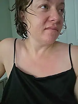 julimonroe Live Chatraum