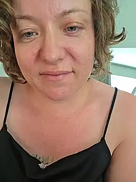 julimonroe Live Chatraum