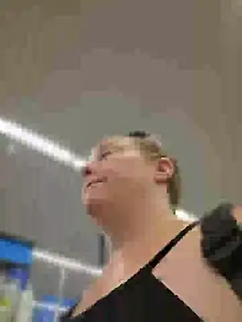 julimonroe Live Chatraum